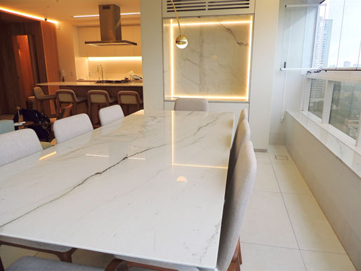 Projeto ressalta Minimalismo Clean, um ambiente fluido, criativo, linhas limpas e espaço integrado!