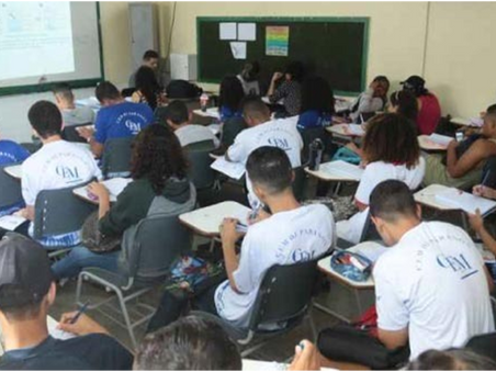 Professores da rede pública sofrem com o quantitativo de alunos dentro das salas de aula do DF