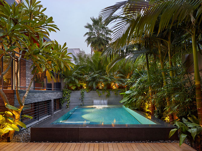 בריכה פרטית דק עץ טיק copy.jpg