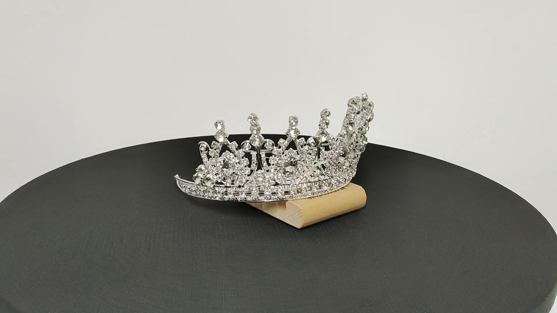 Taç, Gelin tacı, Saç aksesuarı