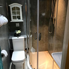 Room 1 bath.HEIC