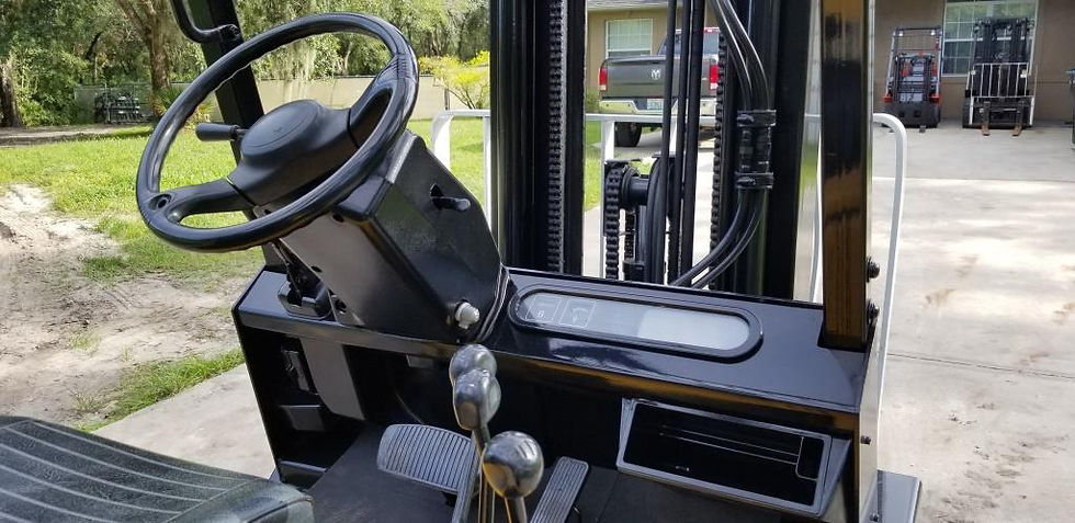 Thumbnail: 2005 Yale Forklift GLP050 Pneumatic, Super Cushion, Low Hours, Clean
