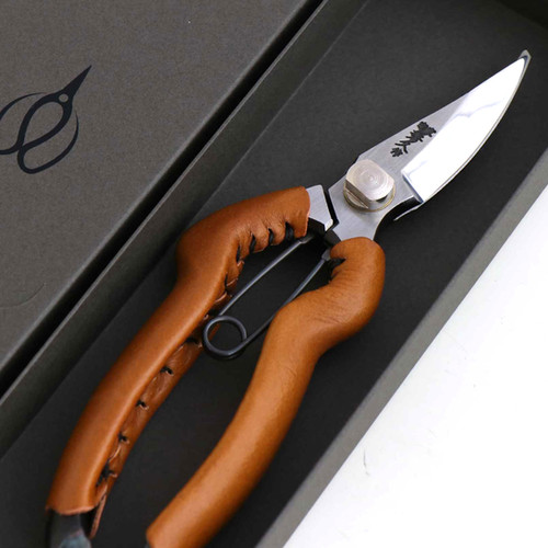 T26C 万能剪定鋏 YP leather camel | 株式会社 外山刃物 -公式サイト-