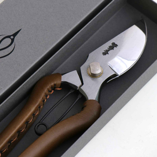 T34O 剪定鋏 225mm leather olive | 株式会社 外山刃物 -公式サイト-