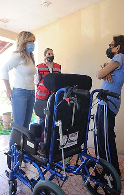 Entrega Gobernadora apoyos para proyectos productivos y supervisa obra en la colonia Sahuaro
