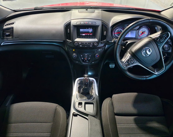 Vauxhall Insignia 2.0 CDTI E/F 140 SRI Hatchback 2015 Hatchback in Red located in Leeds - alloy wheels detail