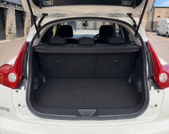 Nissan Nissan Juke 1.6 Acenta Premium Hatchback 2013 Hatchback in White located in Leeds - alloy wheels detail