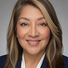 Rosalinda Cardona headshot_edited.jpg