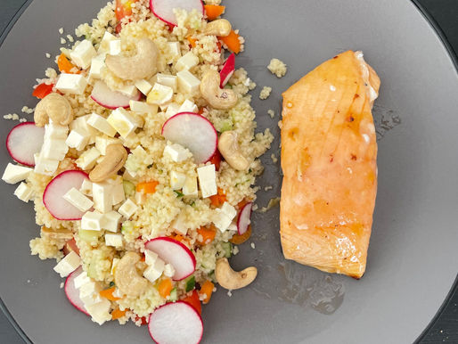 Couscous Salat mit Honig-Senf Lachs