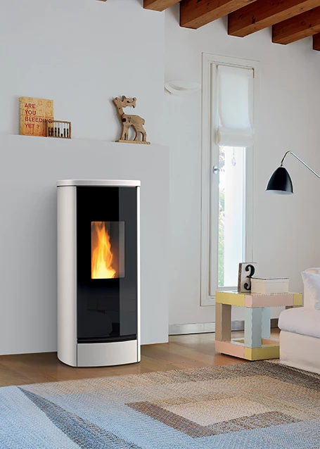 poêle à granulés avec un design épurée paramétrable. magasin cuisines et poêles vendeur de poêle à pellet