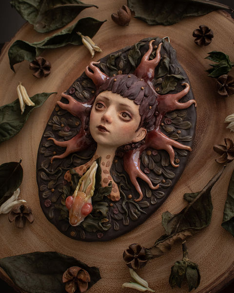Surreal portrait sculpture by Beatriz Bradaschii. Surrealist artwork, girl portrait, mantis head and fungi, nature inspired polymer clay sculpture. Stinkhorn mushroom.