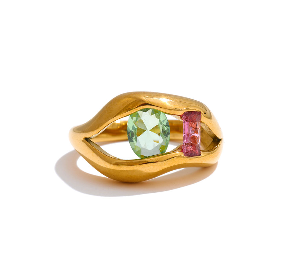 Fashion Unique Lip Design Ring for Women Golden Plated Cubic Zirc