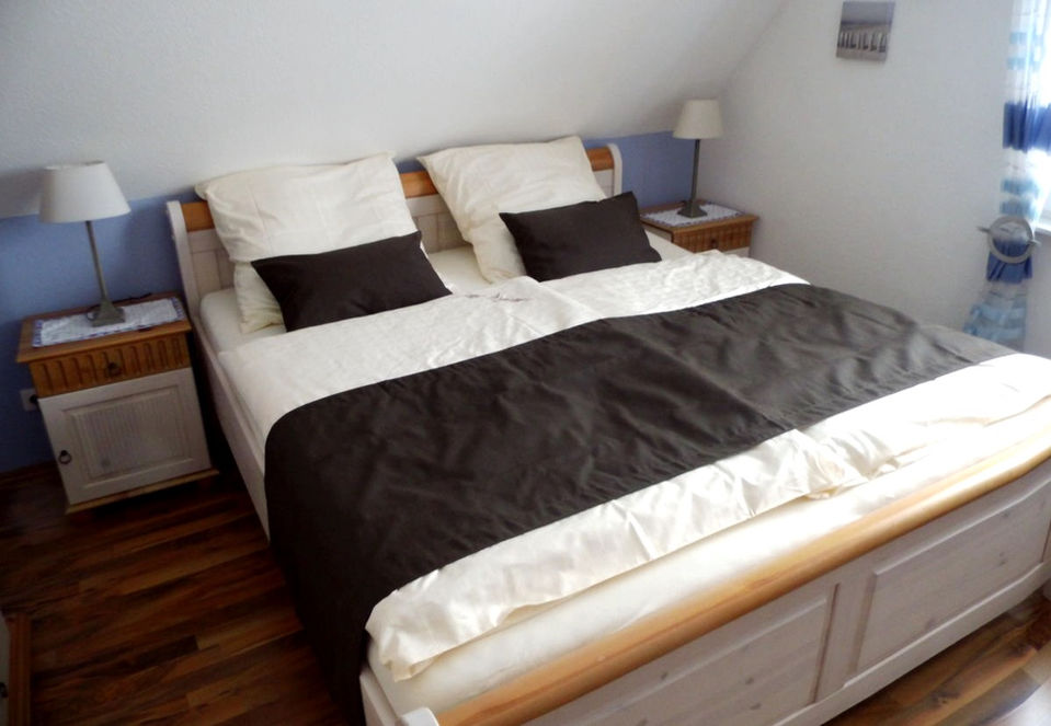 Schlafzimmer 1