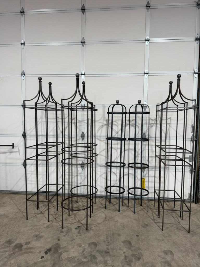 lots of obelisks.JPG