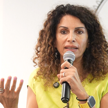 Shereen Aggour, FRWRDx mentor and eBound founder, addressing founders at a live session