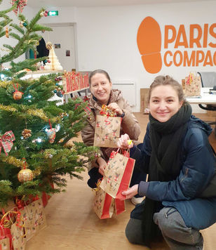 Photo mission bénévolat de Noël pour les aînés. Distribution de cadeaux pour les aînés.