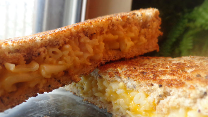 Creamy Macaroni Grilled Cheese