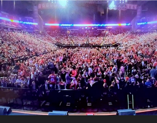 THOUSANDS Turn Out to See President Trump in Houston