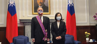 Pompeo in Taiwan - "We stand with you. Always."