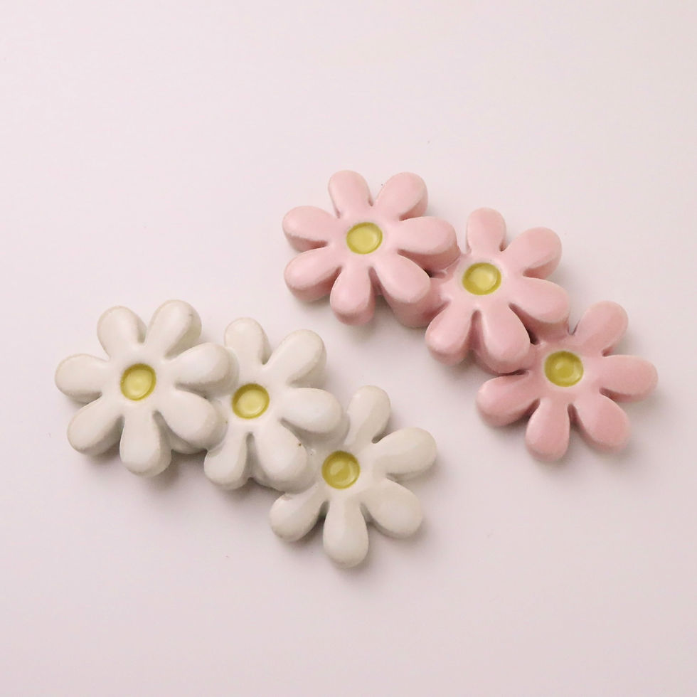 Thumbnail: Daisy Chopstick Rest - White