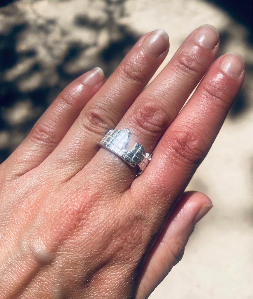 Thumbnail: Castillo ring