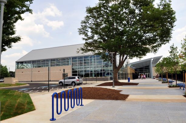 Deanwood Recreation Center & Library - exterior building with parking lot