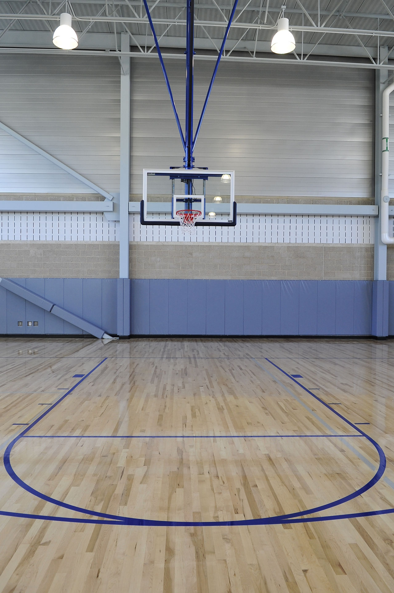 Deanwood Recreation Center & Library - gymnasium