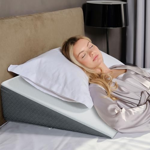 Bed wedge pillow with jacquard cover