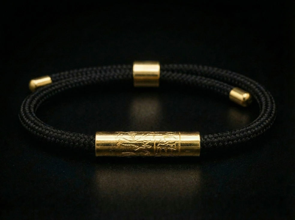 Bracelet cordon noir avec perles dorées gravées