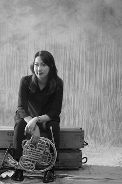 B&W
