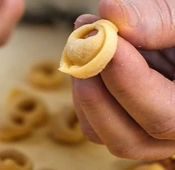 Handmade tortellini - Art and food Tours Bologna