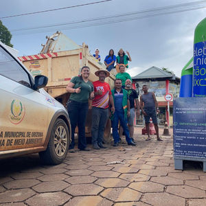 Equipes da SEMMA e SUKATECH encerrando sua primeira parceria de coleta itinerante de resíduos eletrônicos. 