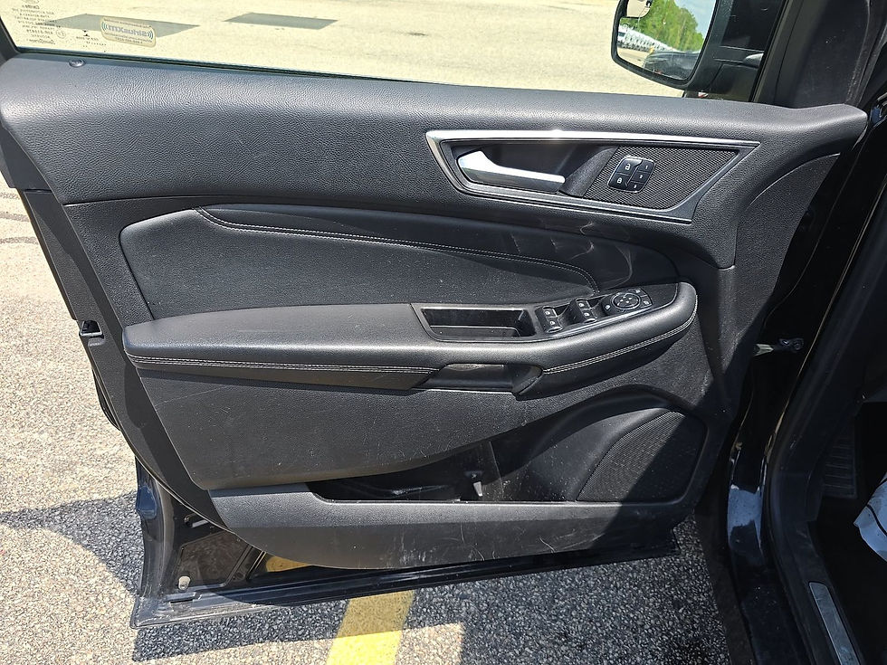 Thumbnail: 2017 Ford Edge Titanium