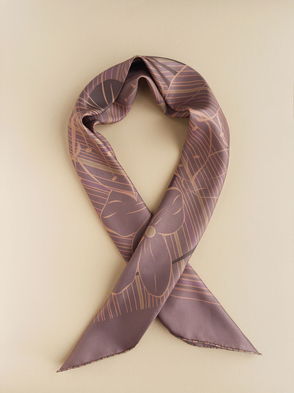 Thumbnail: Qeiwa quiet silk scarf