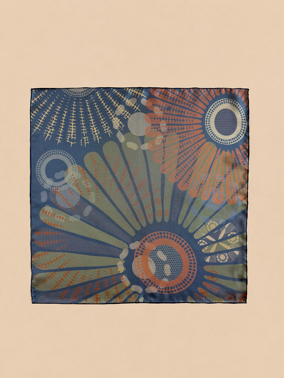 Thumbnail: Qeiwa quiet silk scarf
