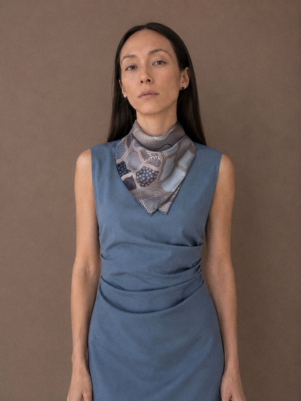Qeiwa refined silk scarf