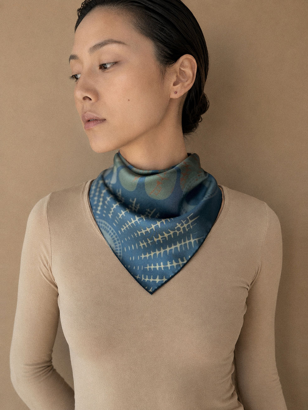 Thumbnail: Qeiwa small silk scarf high quality