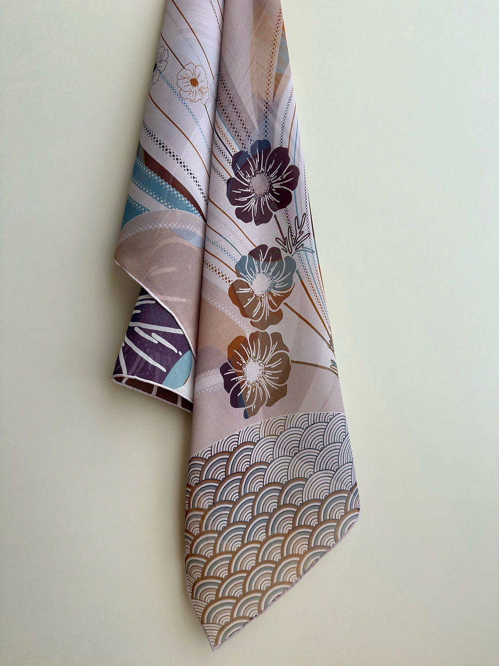 Thumbnail: Qeiwa lightweight silk scarf refined and artistic