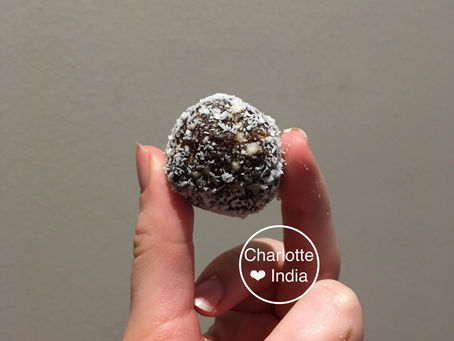 Boules énergie, cacao, amandes, coco !