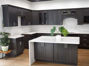 Elevate Your Bothell, WA Kitchen with Shaker Cabinets and Hardwood Flooring