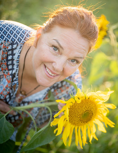 Dettani Pispalan Sireeni Hannele ja auringonkukat 060 10x13.jpg