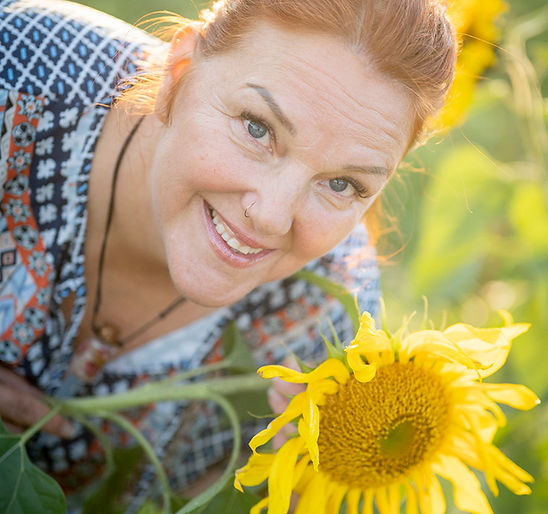 Dettani Pispalan Sireeni Hannele ja auringonkukat 060 10x13.jpg