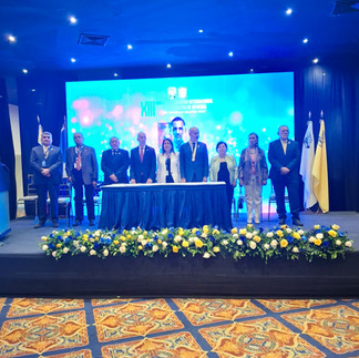 r. Miguel Brito junto a las autoridades rectorales en el Acto de Instalación del Congreso Científico de la Facultad de Medicina de LUZ.