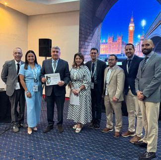 Equipo de retina de IDEO galardonado con el Premio Dr. Darío Fuenmayor.