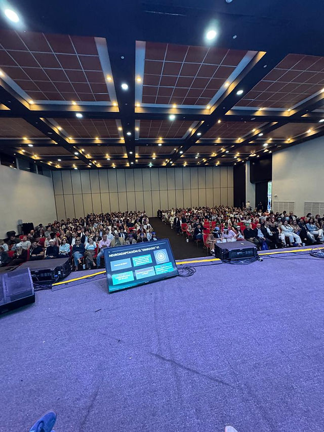 Especialista de IDEO durante el LXXII Congreso Venezolano de Oftalmología.