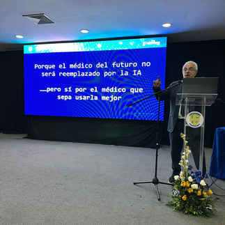 dr. Michele Pettito en el Simposio de IDEO