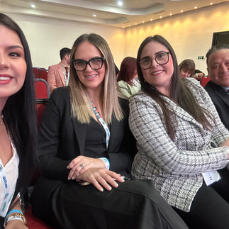 Especialistas de segmento anterior de la clínica ideos