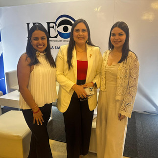 Dra. Irma Martinez, Dra. Vanessa Luzardo, Dra. Silvia Boscan, especialista de la clínica IDEO de Maracaibo en el congreso de LUZ