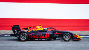 F3: Lindblad reigns victorious in postponed, chaotic Silverstone sprint