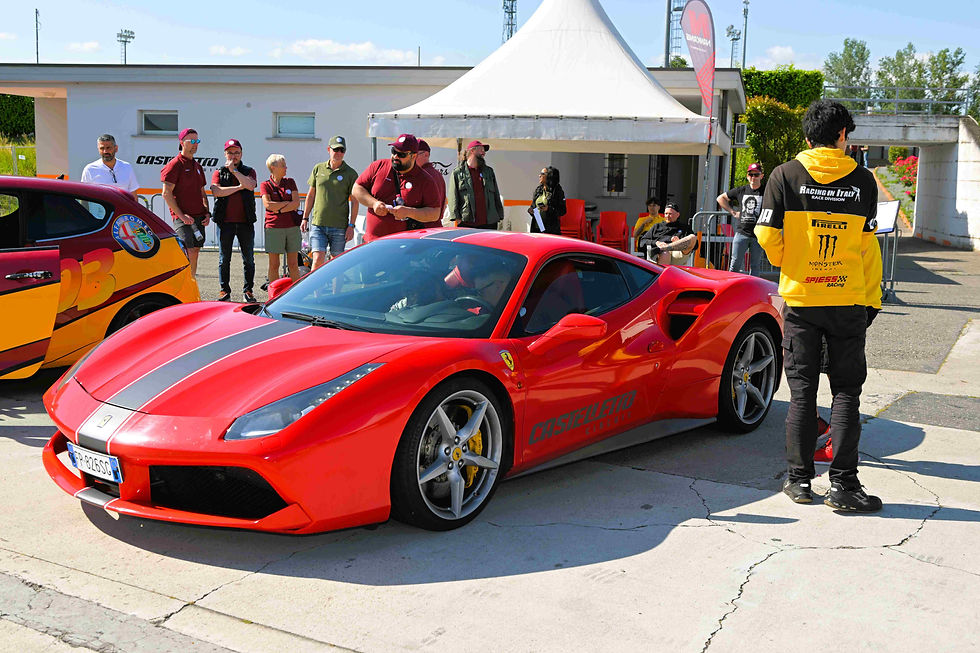 Eventi aziendali speciali e unici con macchine da corsa.
